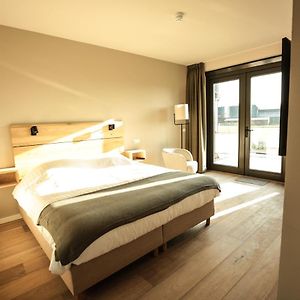 Zimmer mit Kingsize-Bett